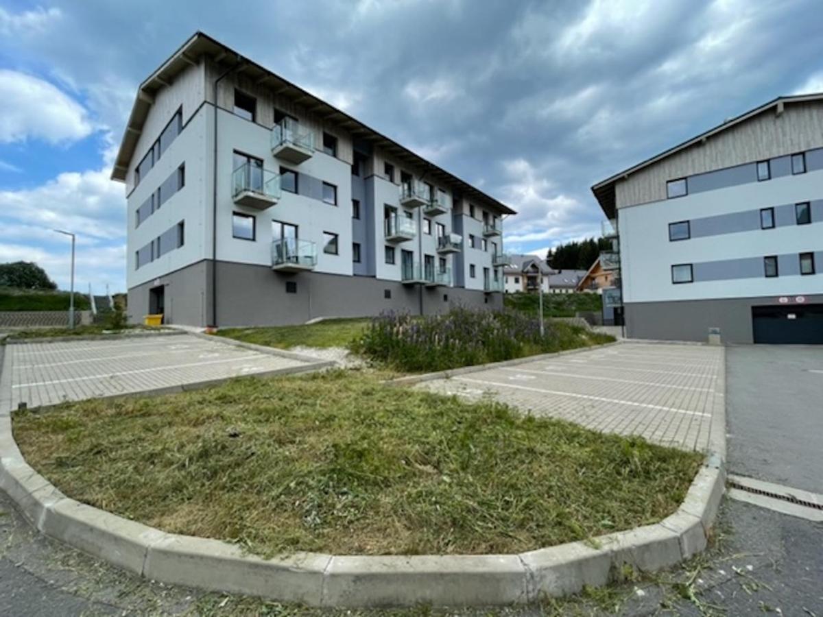 Klinovec Apartments Luxury Loučná pod Klínovcem Exteriör bild